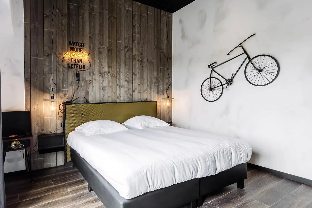 Upstairs Hotel أوستيند بلجيكا
